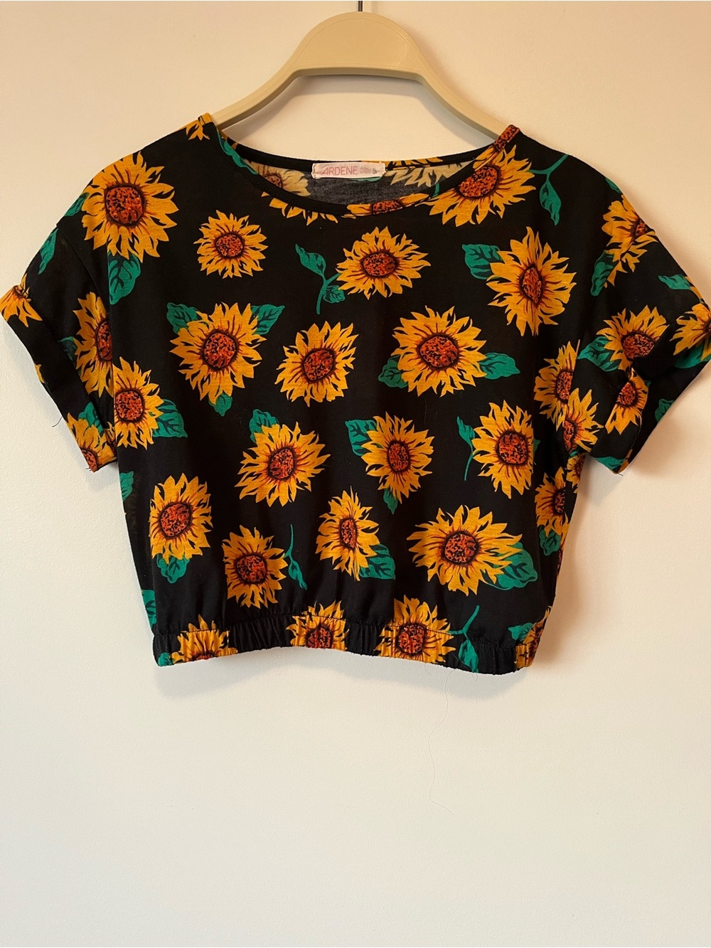 Sunflower Print Cropped Tee - Black/Yellow